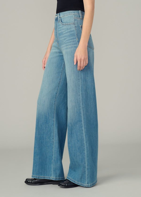 THE MIA PETITE - Image 3