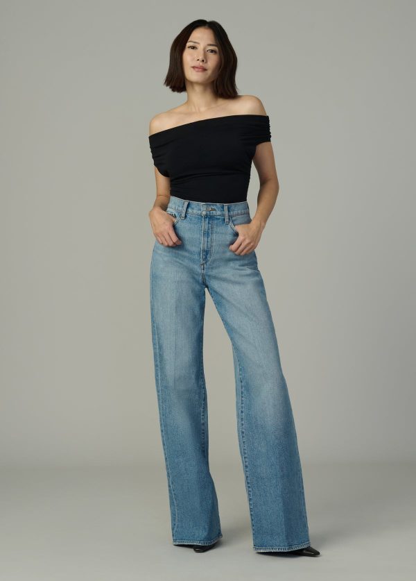THE MIA PETITE