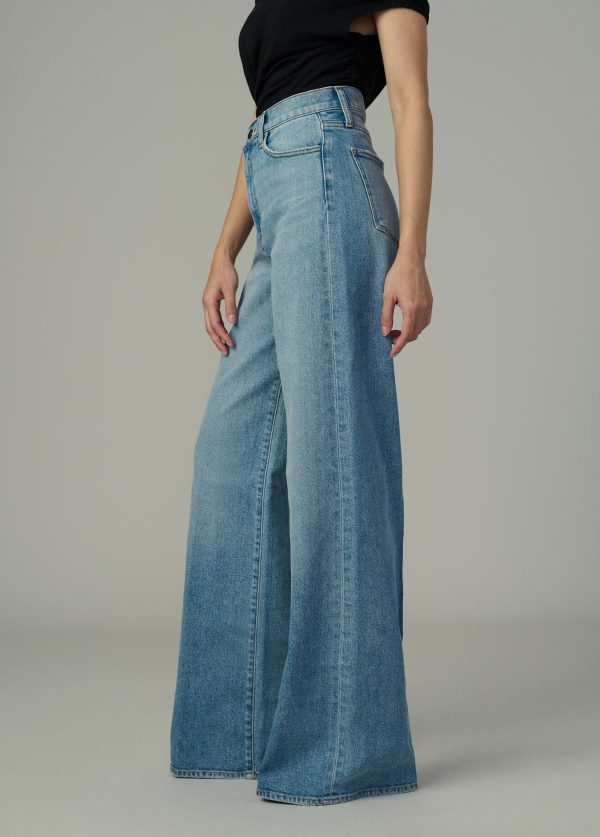THE MIA PETITE - Image 3